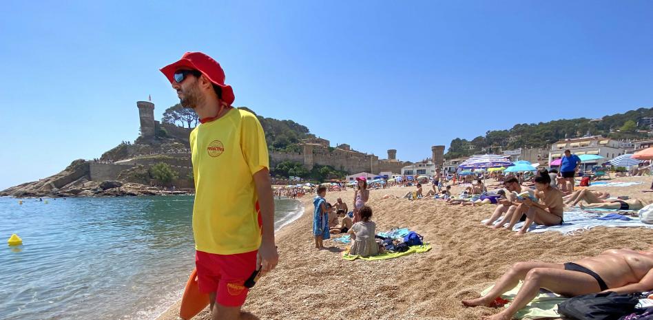 El dèficit de socorristes de platja a Catalunya supera els 300